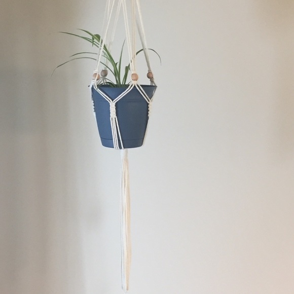 Macrame plant hanger - Picture 4 of 4